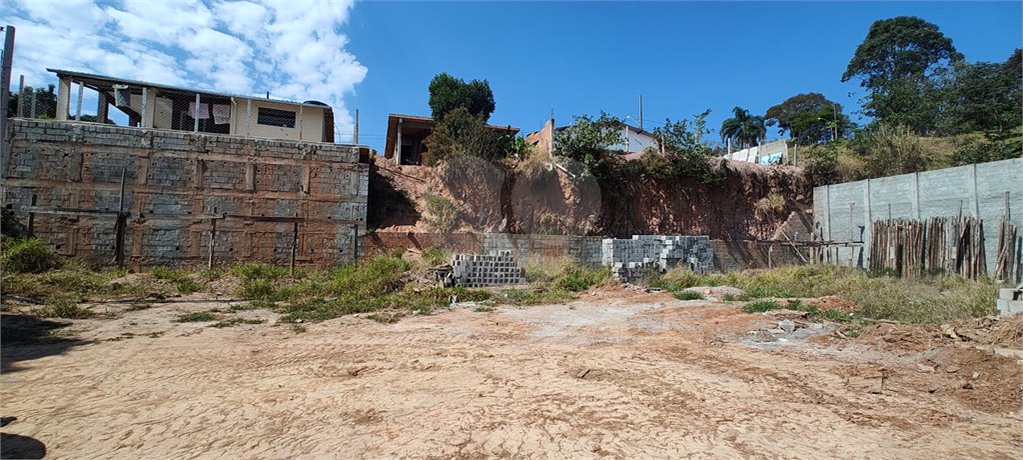 Terreno em Atibaia com 681 metros, pronto para construir, excelente localização, aceita financiamento