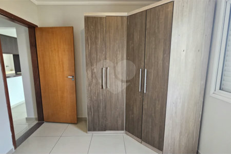 Apartamento Locação Condomínio Anguri com 02 dormitórios com Ar e Sacada