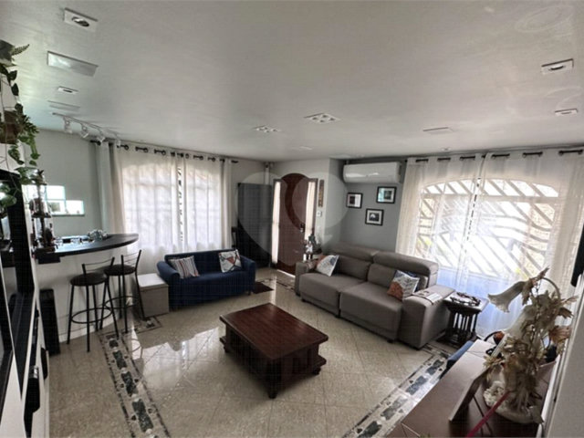 Casa à venda com 3 quartos, sendo 1 suíte,  no condomínio Residencial Nabuco de Araújo, São Paulo - SP