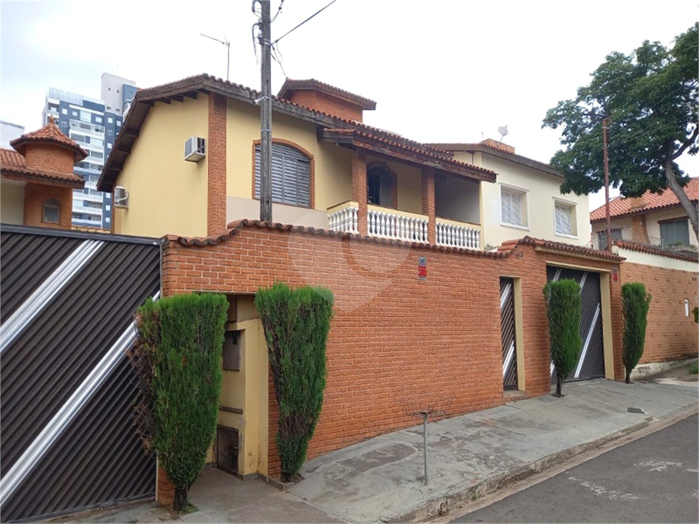 Casa à venda com 3 quartos, sendo 1 suíte,  em Jardim Santa Rosália, Sorocaba, SP