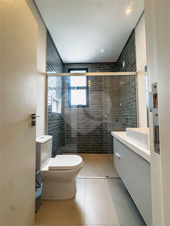Casa à venda com 4 suítes no condomínio Villa dos Pinheiros, Indaiatuba - SP