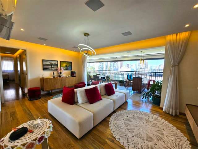 Apartamento à venda com 3 quartos, sendo 1 suíte,  em Chácara Santo Antônio, São Paulo, SP