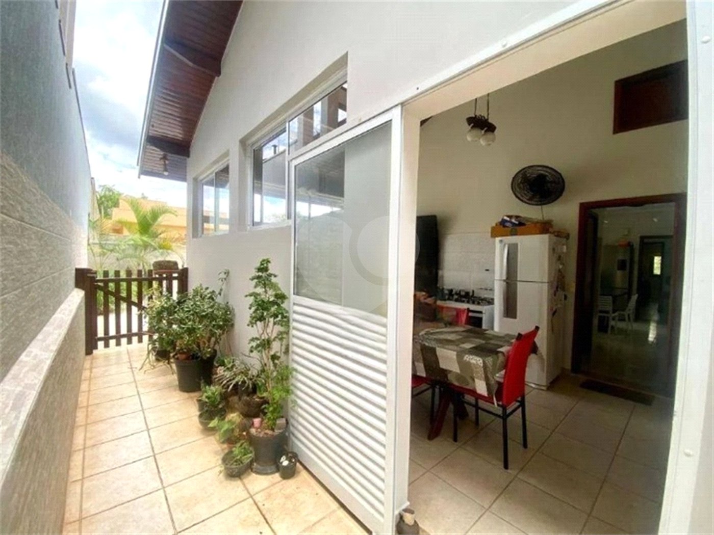 Casa à venda com 3 quartos, sendo 1 suíte, no condomínio Recanto dos Paturis, Vinhedo - SP