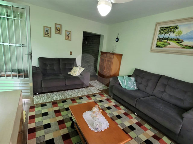 Casa à venda com 4 quartos, sendo 1 suíte,  em Parque Maria Domitila, São Paulo, SP