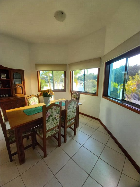 Casa à venda com 4 quartos, sendo 1 suíte, no condomínio Vale do Itamaracá, Valinhos - SP