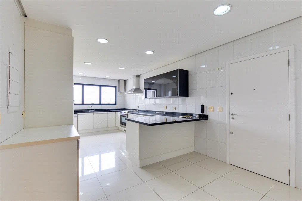 Apartamento à venda ou para alugar com 4 suítes em Alto da Boa Vista, São Paulo, SP