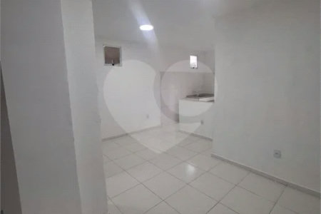 SOBRADO TIPO APARTAMENTO COM 1 QUARTO PARA LOCAÇÃO 42m² - SANTISSIMO