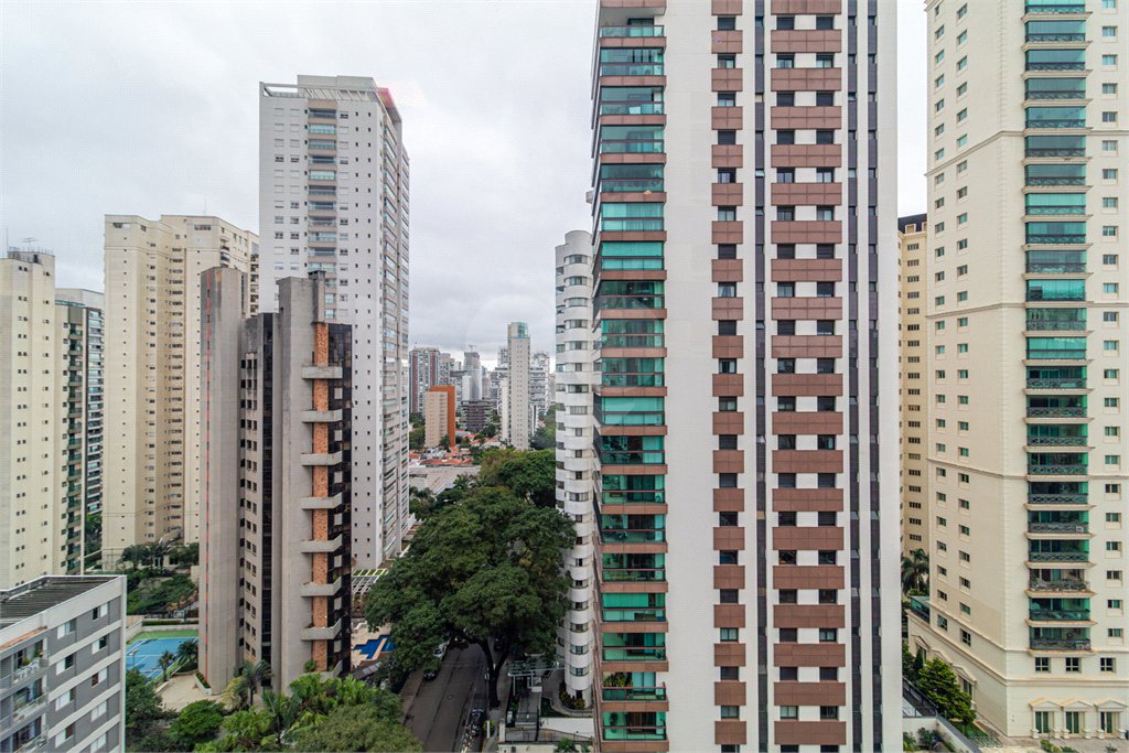 Apartamento à venda com 4 suítes em Campo Belo, São Paulo, SP