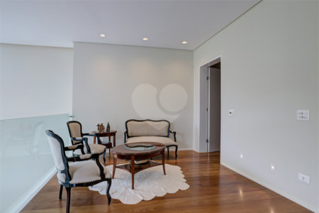 Casa à venda com 5 suítes em Jardim Cordeiro, São Paulo, SP