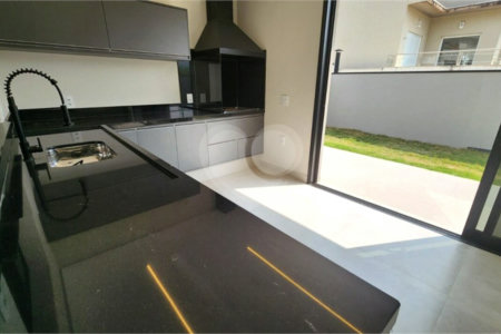 Casa à venda com 3 suítes no condomínio Vita Verdi, Valinhos - SP