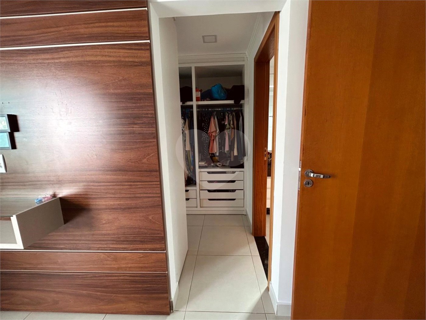 Duplex à venda com 1 quarto, sendo 3 suítes, em Taperapuan, Porto Seguro, BA