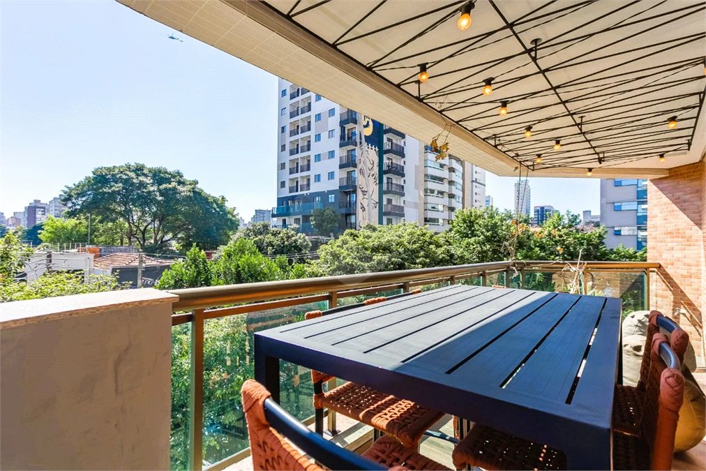 Vila Clementino - Apartamento reformado | 186 m² | 3 suítes | 3 vagas livres