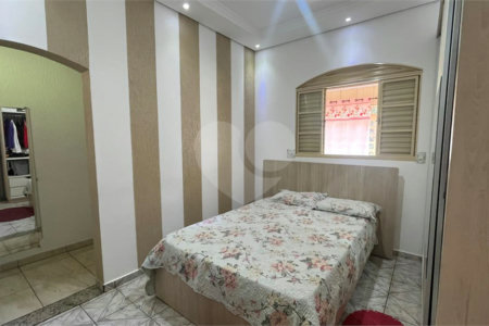 Casa à venda com 2 quartos, sendo 1 suíte, no Centro, Sarapuí, SP