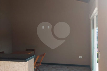 Casa à venda com 3 quartos, sendo 1 suíte, no condomínio Marf Ii, Bom Jesus dos Perdões - SP