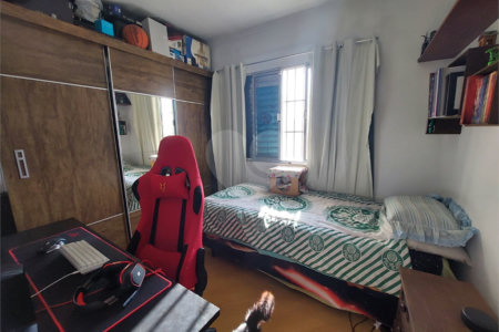 Sobrado à venda com 3 quartos, sendo 1 suíte, em Parque São Domingos, São Paulo, SP