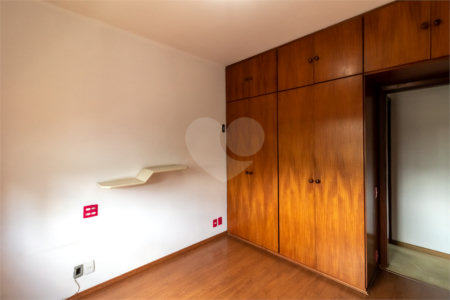 Sobrado à venda com 5 quartos, sendo 3 suítes, em Alto da Boa Vista, São Paulo, SP