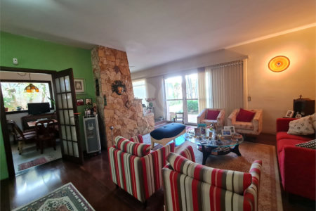 Casa à venda com 3 quartos, sendo 1 suíte, em Interlagos, São Paulo, SP