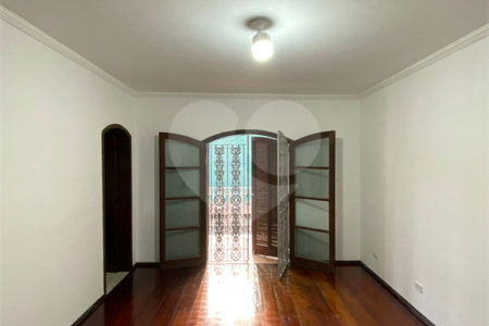 Sobrado à venda com 4 quartos, sendo 1 suíte, em Jardim Medina, Poá, SP