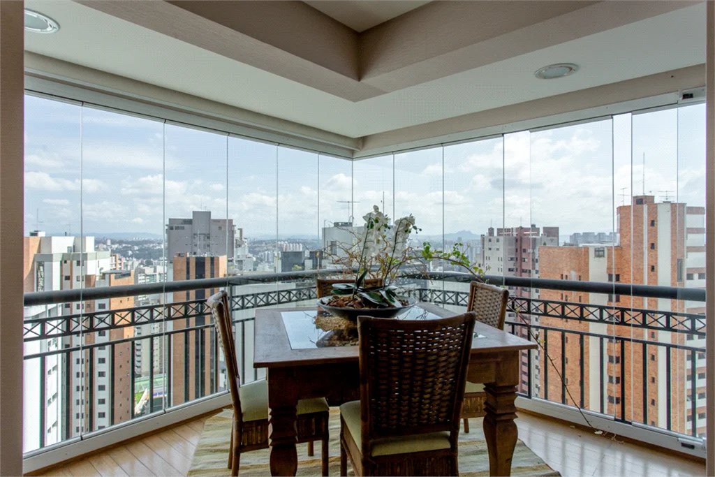 Apartamento à venda com 4 suítes em Vila Suzana, São Paulo, SP