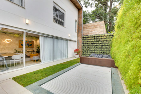 Casa à venda com 4 suítes no condomínio Jardim Flora, São Paulo - SP