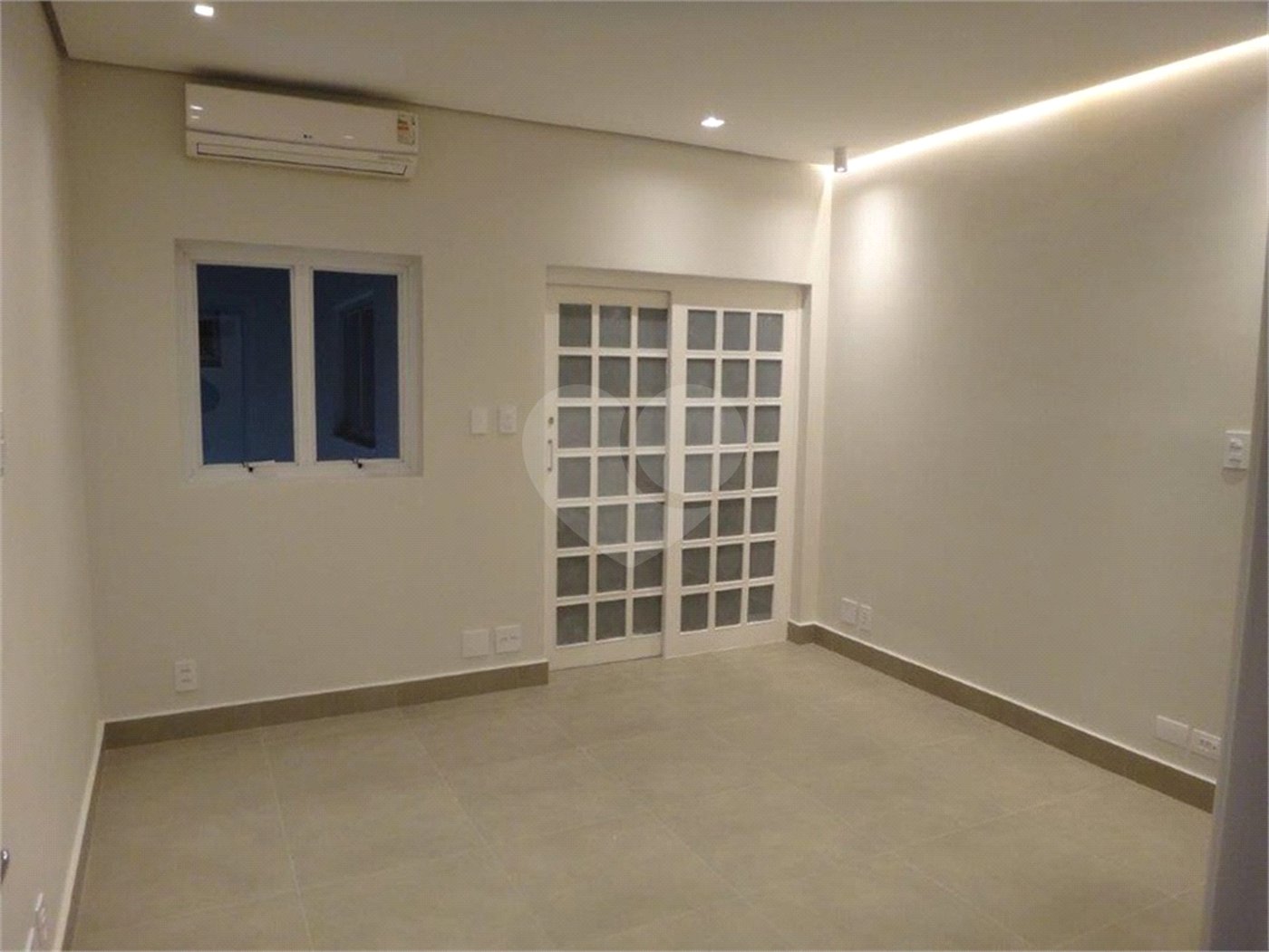 Casa à venda com 3 quartos, sendo 2 suítes,  em Mirandópolis, São Paulo, SP