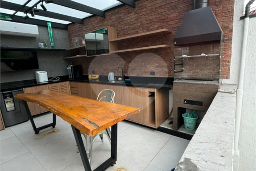 Casa à venda com 3 quartos, sendo 1 suíte, no condomínio Residencial Vegas, São Paulo - SP