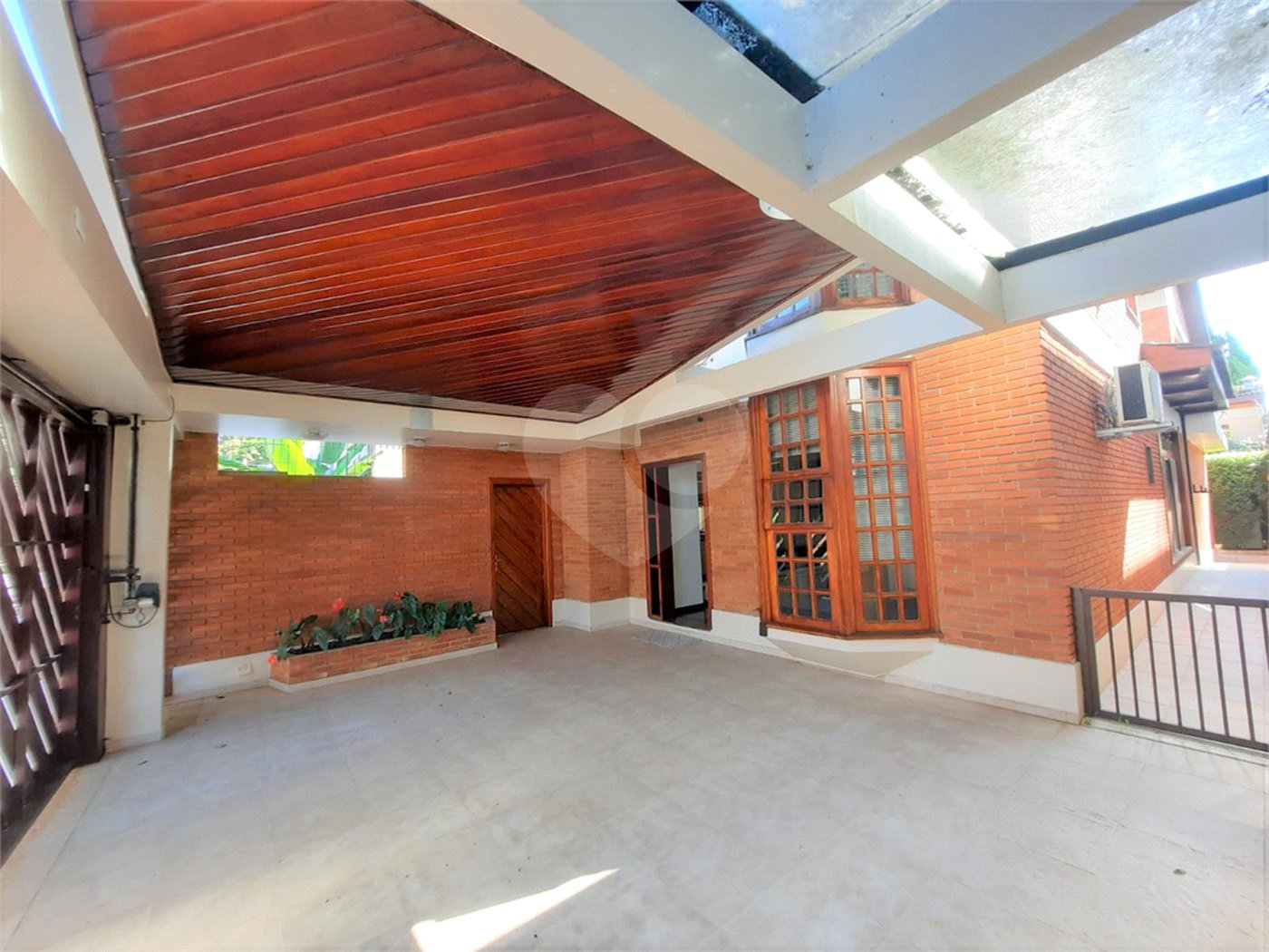 Sobrado à venda com 4 quartos, sendo 2 suítes, em Granja Julieta, São Paulo, SP