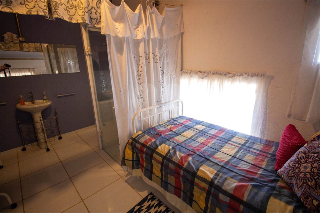 Chácara à venda com 5 quartos, sendo 4 suítes, no Centro (canguera), São Roque, SP