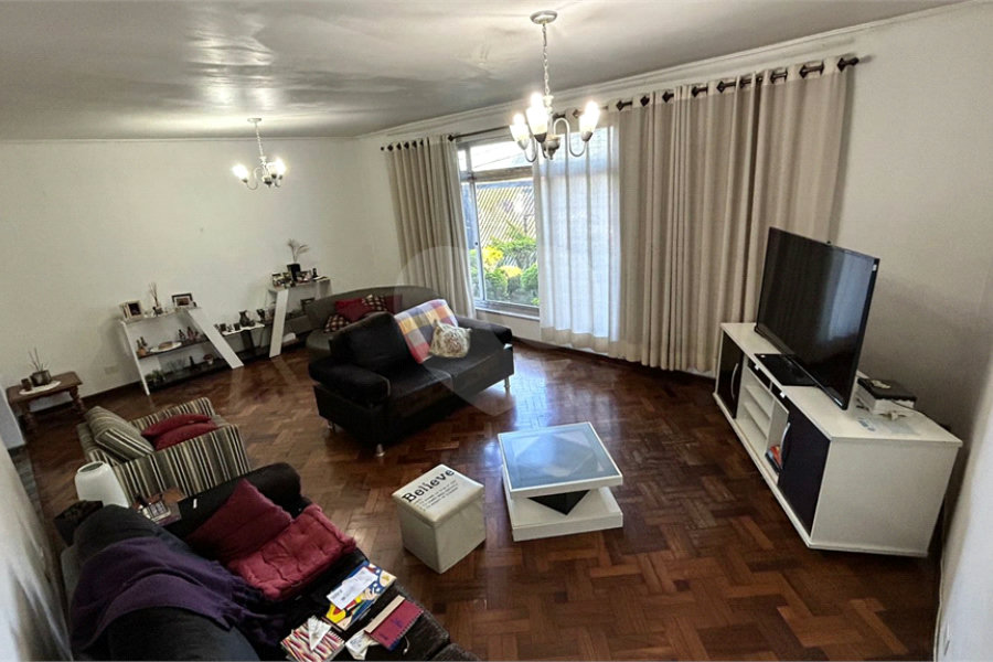 Sobrado à venda com 6 quartos, sendo 1 suíte, em Vila Madalena, São Paulo, SP