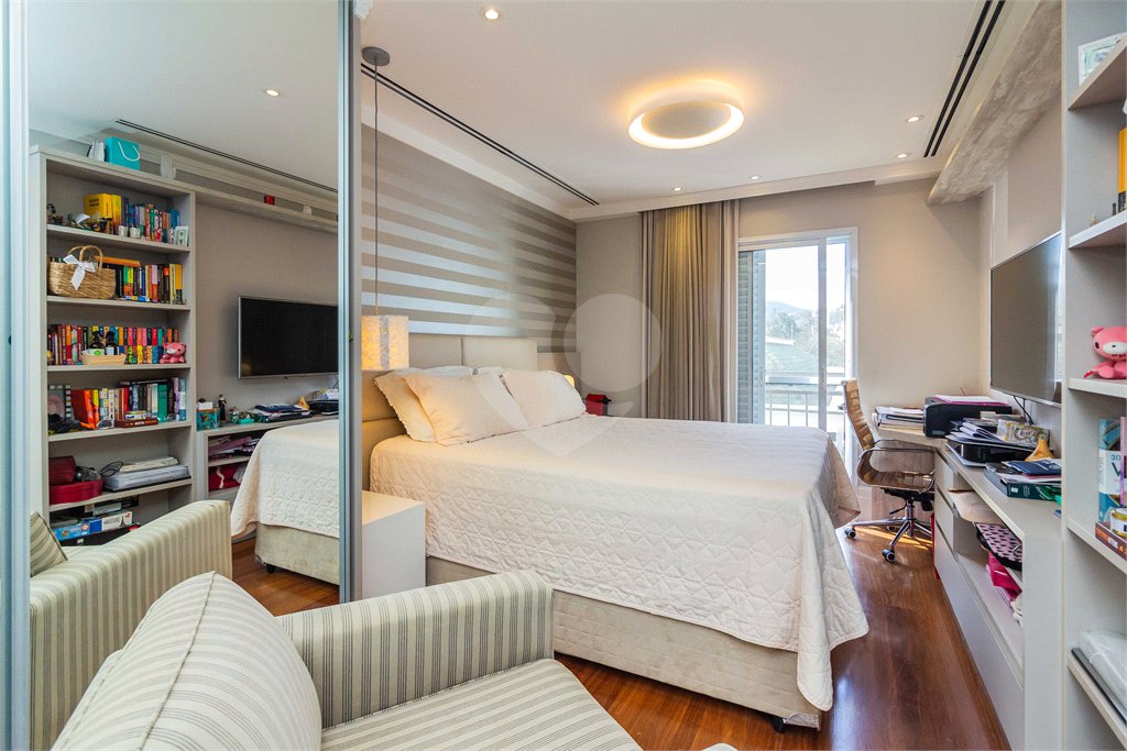 Casa à venda com 4 suítes no condomínio Residencial Quinta das Andorinhas, São Paulo - SP