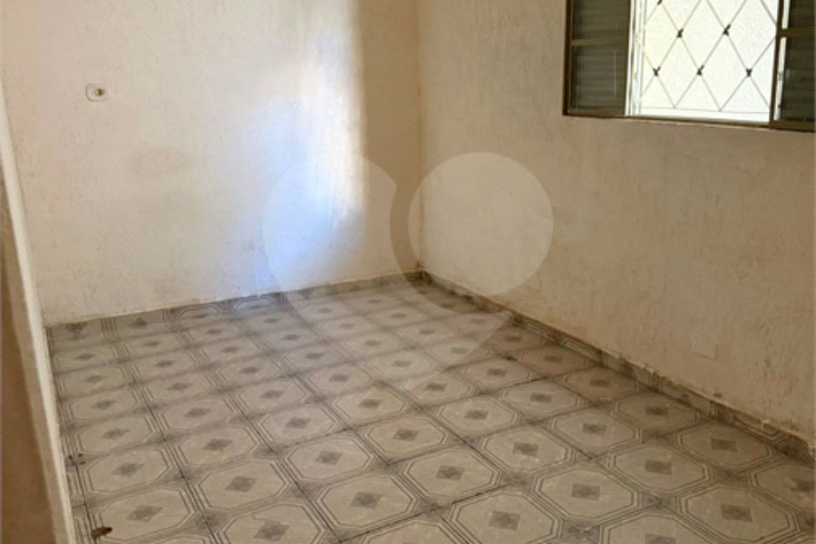 Sobrado à venda com 4 quartos em Vila Zat, São Paulo, SP