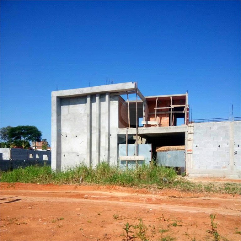 Casa à venda com 2 suítes no condomínio Ricieri, Mogi das Cruzes - SP
