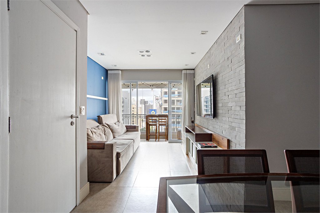Apartamento à venda com 3 quartos, sendo 1 suíte,  em Jardim das Acácias, São Paulo, SP