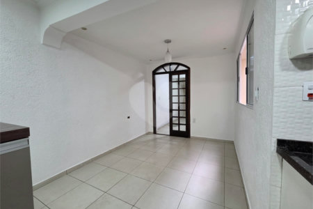 Sobrado Reformado 3 Dorms sendo 1 Suíte e 2 Vagas