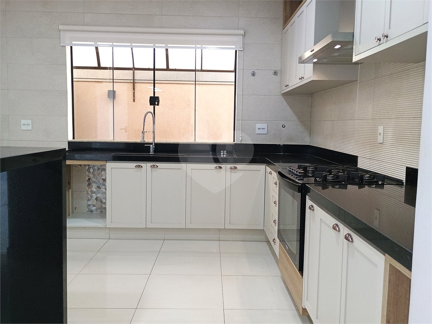 Sobrado à venda com 4 quartos, sendo 1 suíte, em Reserva San Gabriel, Ribeirão Preto, SP