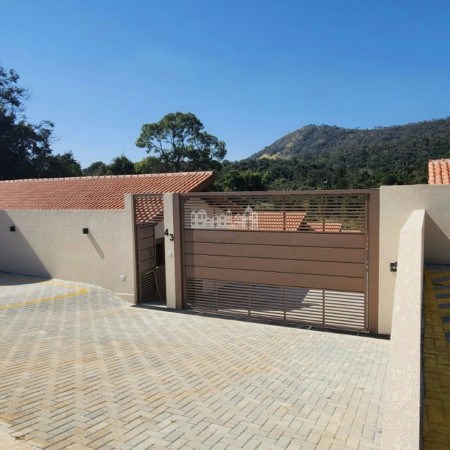 Casa à venda ou para alugar com 2 suítes no condomínio Serra Verde, Atibaia - SP