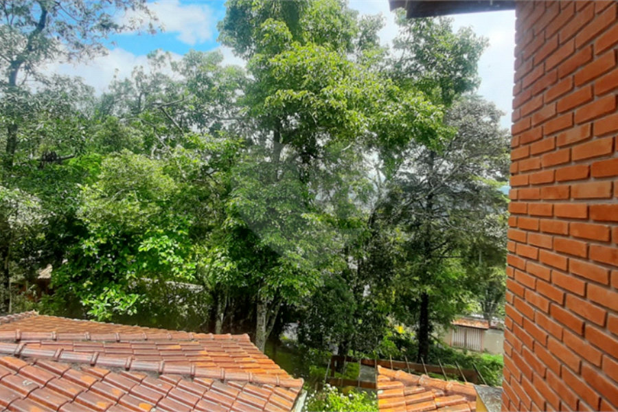 Casa à venda com 5 quartos, sendo 4 suítes, no condomínio Alpes da Cantareira, Mairiporã - SP