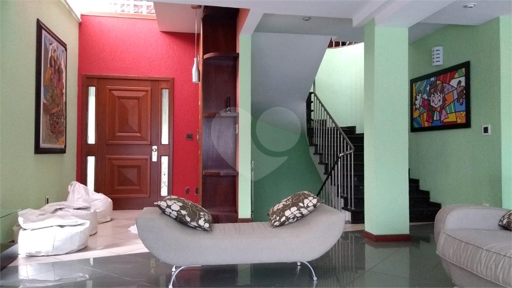 Casa à venda com 4 quartos, sendo 2 suítes, no condomínio Champs Elysees Village, Mairiporã - SP