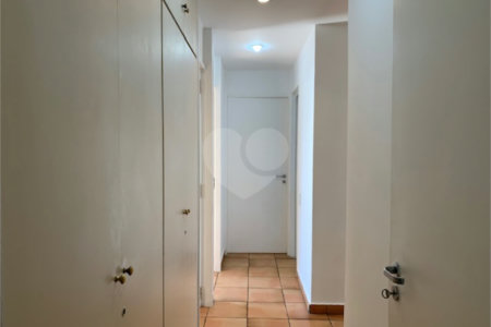 Apartamento à venda com 3 quartos, sendo 1 suíte, em Alto da Boa Vista, São Paulo, SP