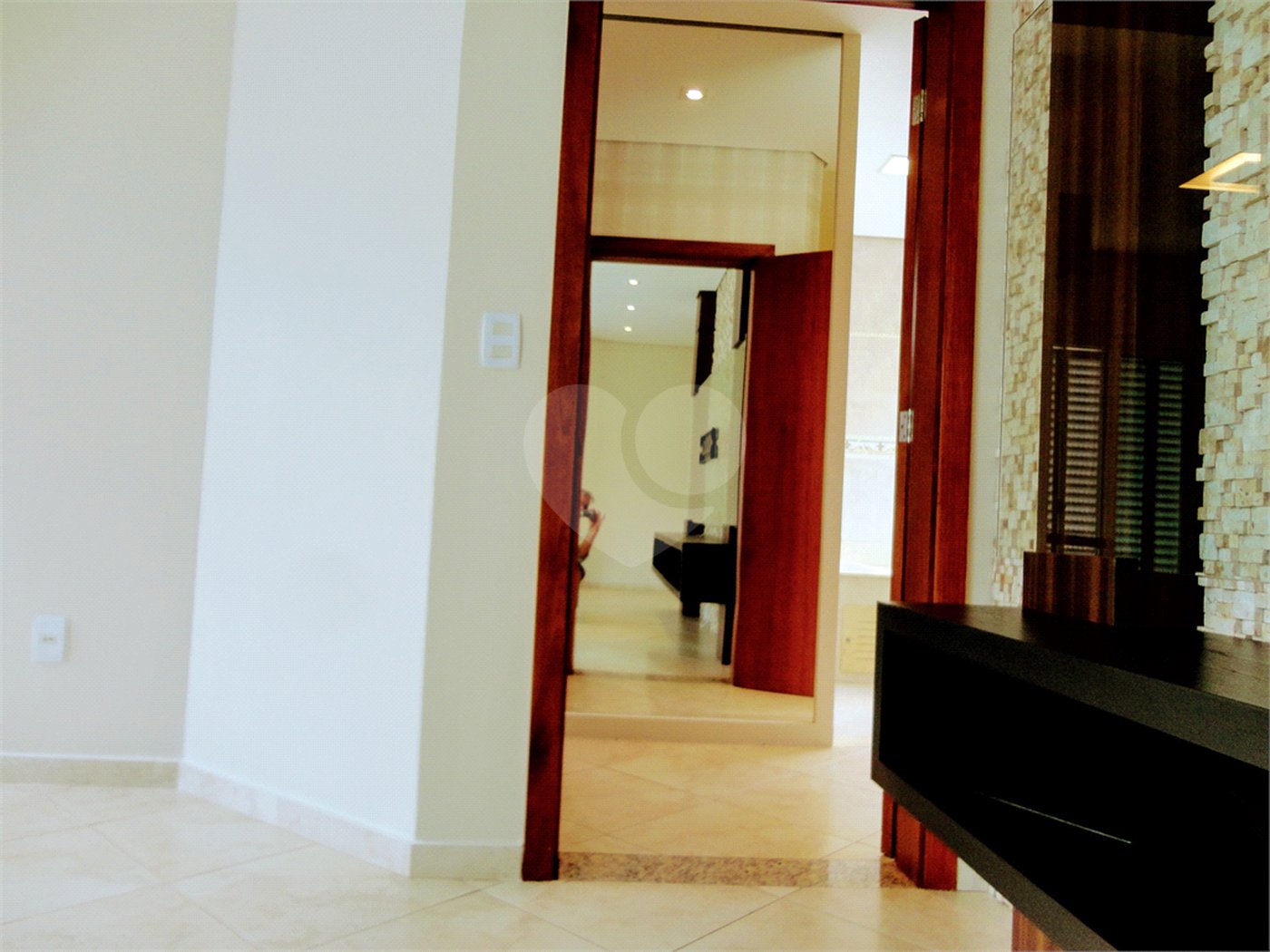 Casa à venda com 3 suítes no condomínio Residencial Jardim América, Vinhedo - SP