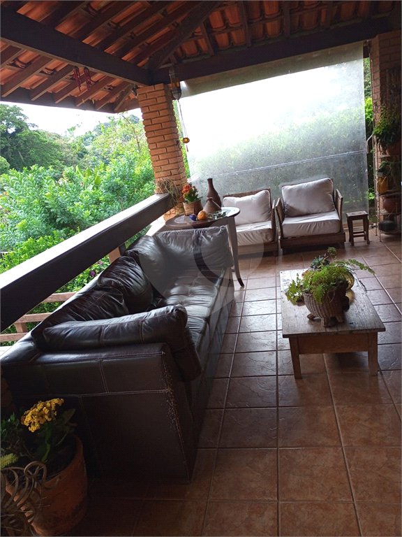 Casa à venda com 3 quartos, sendo 1 suíte, no condomínio Vale da Santa Fé, Vinhedo - SP