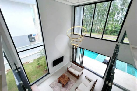 Casa à venda com 3 suítes no condomínio Ninho Verde II, Pardinho - SP
