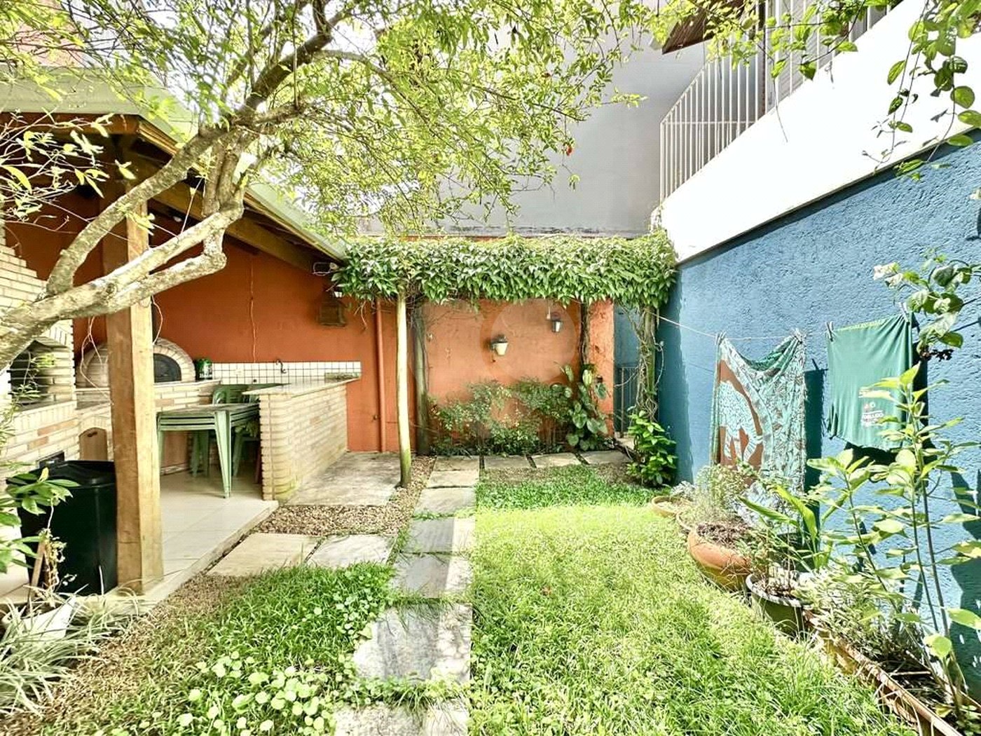 Sobrado à venda com 4 quartos, sendo 2 suítes, em Jardim Jussara, São Paulo, SP