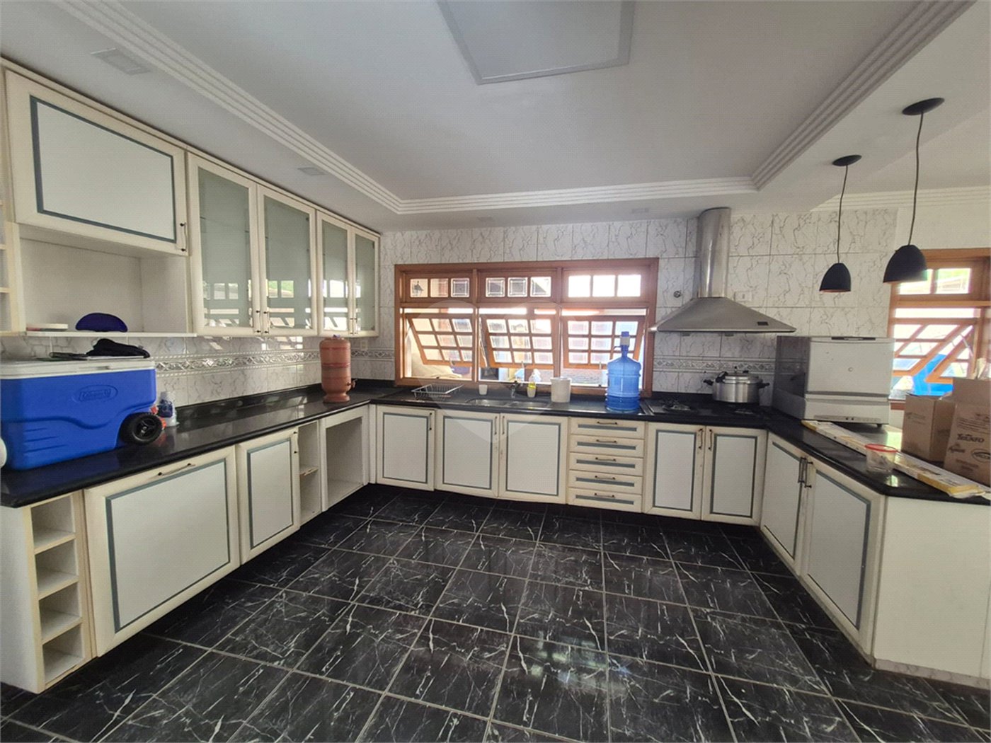 Casa à venda com 4 suítes no condomínio Alpes da Cantareira, Mairiporã - SP