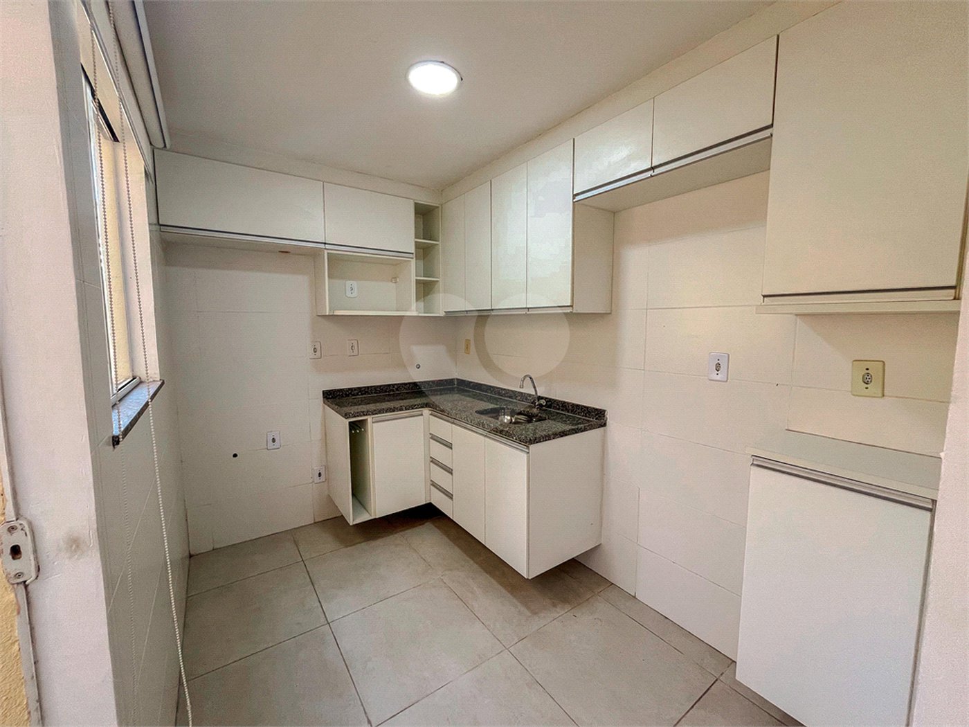 Casa à venda com 4 quartos, sendo 1 suíte, no condomínio Imperial Santa Cruz, Rio de Janeiro - RJ
