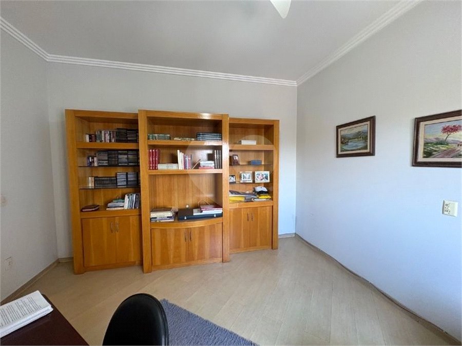 Casa à venda com 5 quartos, sendo 3 suítes, no condomínio Granja Olga III, Sorocaba - SP