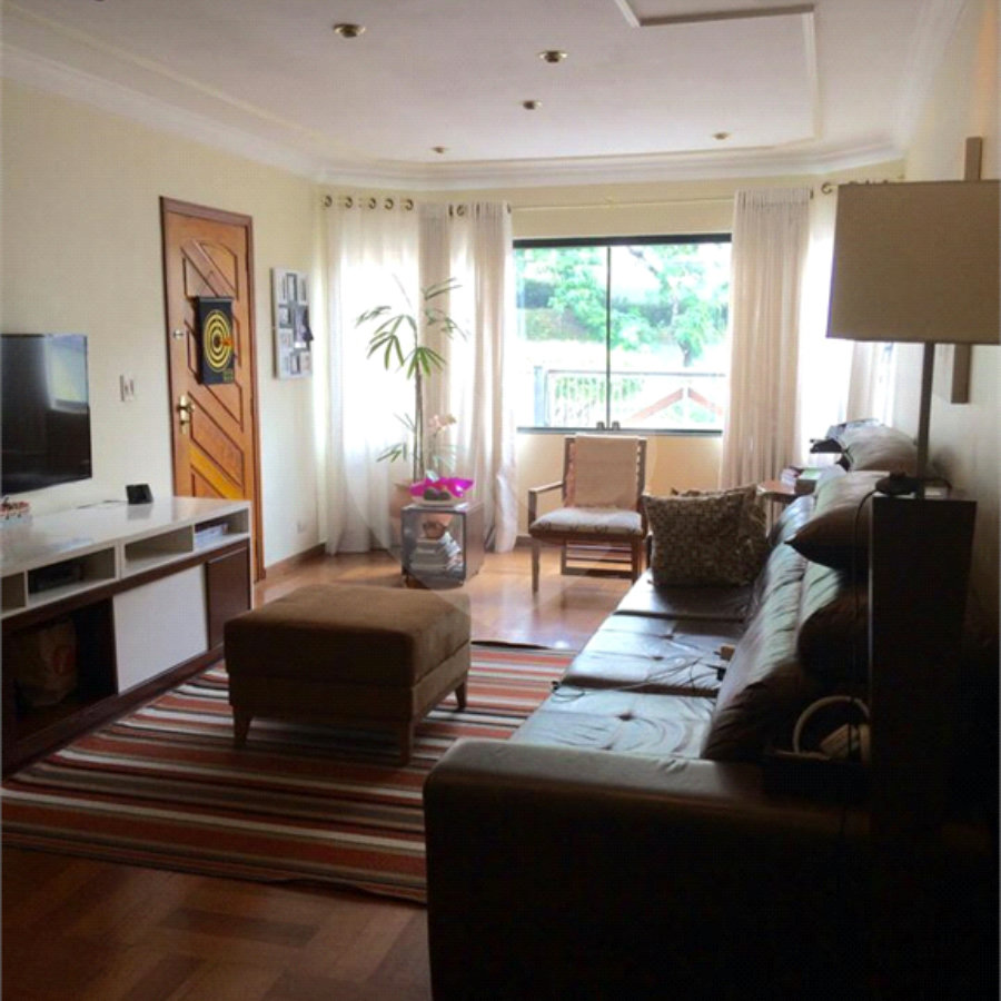 Sobrado à venda com 4 quartos, sendo 1 suíte, em Jardim Pinheiros, São Paulo, SP