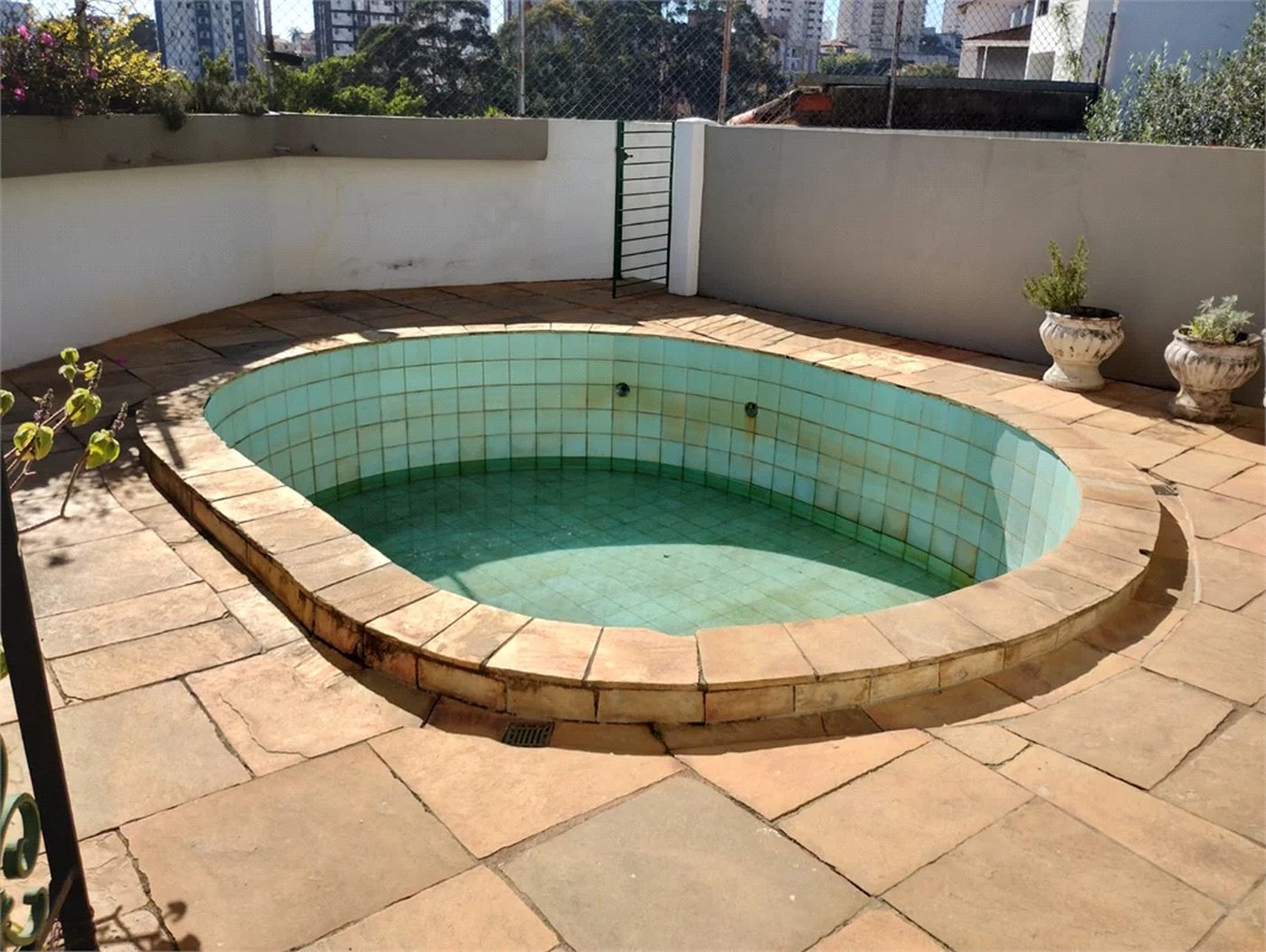 Casa de Vila à venda com 4 suítes em Jardim Londrina, São Paulo, SP