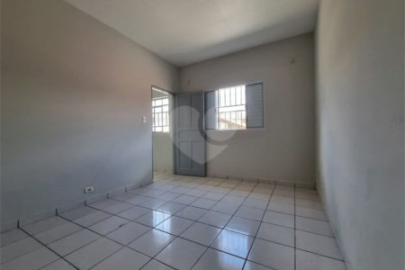 Casa terrea no Tremembe, com 250 m2,, proximo, ao Supermercados Ourinhos.