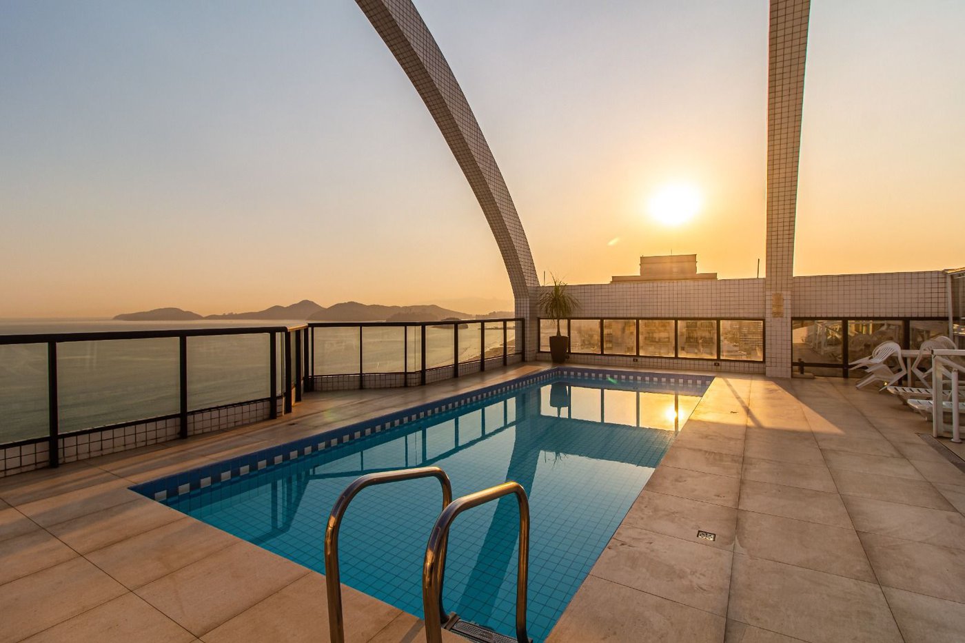 Flat com 1 dormitório para alugar, 43 m² por R$ 7.500,00/mês - Boqueirão - Santos/SP